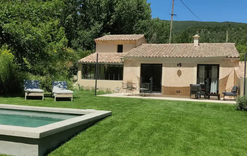 Belle maison et sa piscine